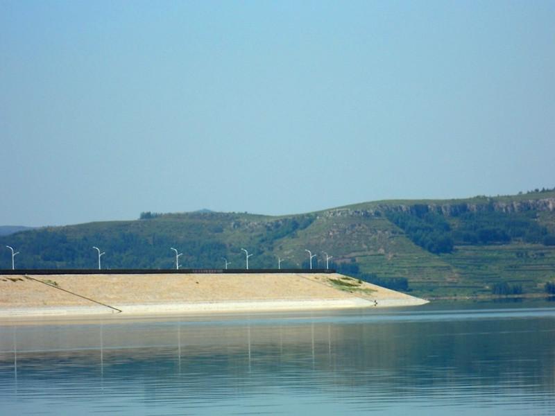 雷達(dá)水位計(jì)監(jiān)測(cè)系統(tǒng)，實(shí)時(shí)監(jiān)測(cè)水庫(kù)水位