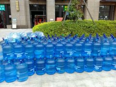 飲用桶裝水中會含有多少微生物？